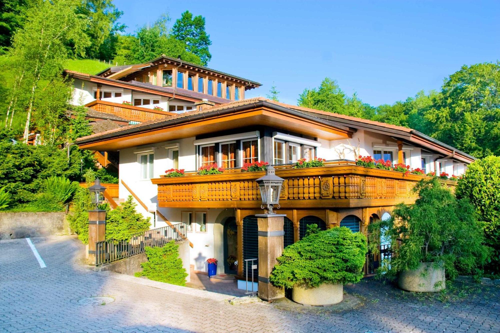 Seehotel Boutique Jaegerhof-Hubertus Faulensee Exteriör bild