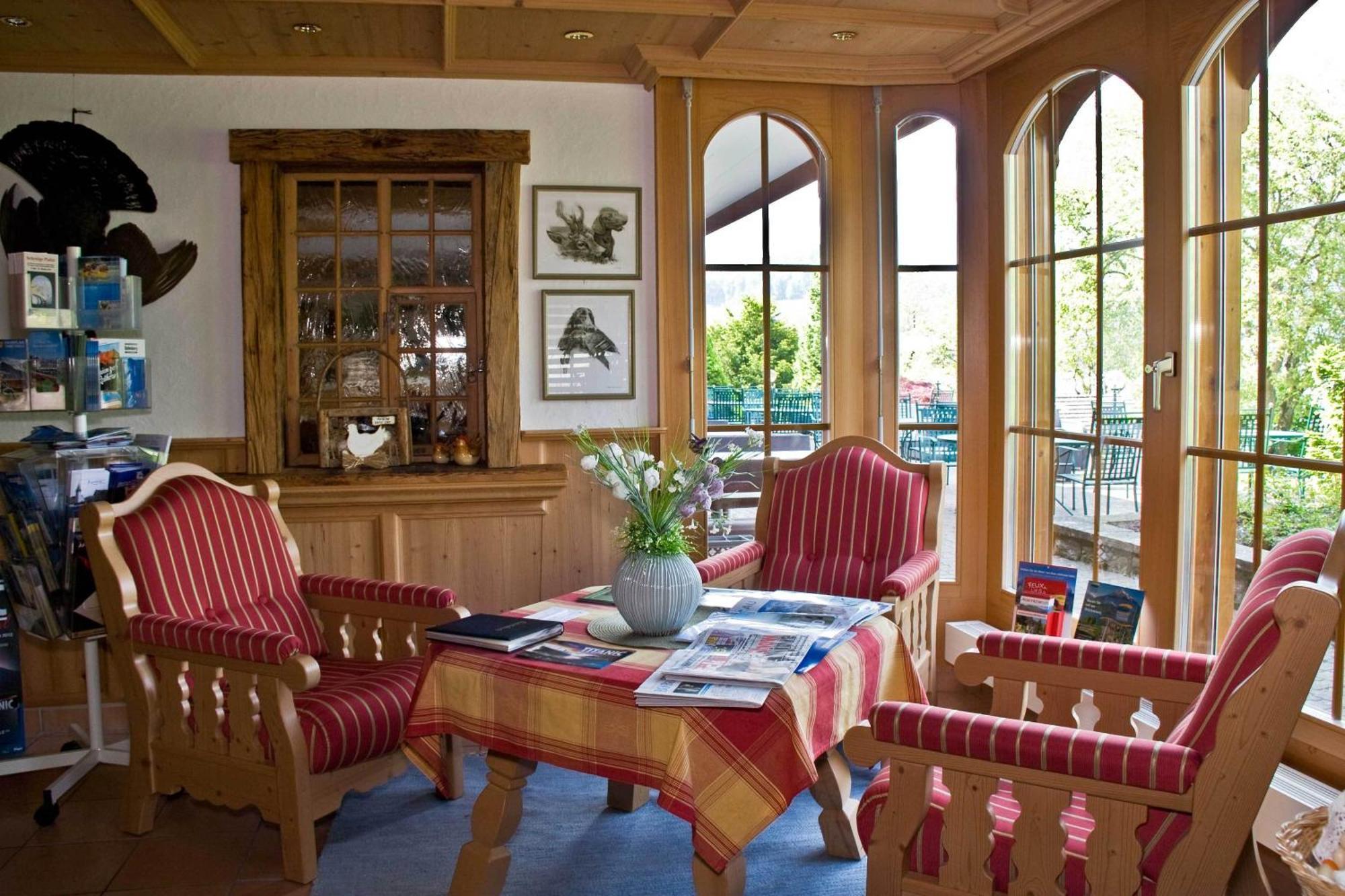 Seehotel Boutique Jaegerhof-Hubertus Faulensee Exteriör bild