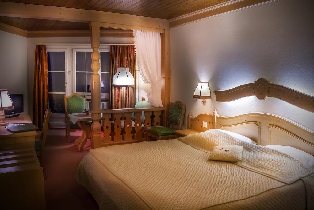 Seehotel Boutique Jaegerhof-Hubertus Faulensee Exteriör bild