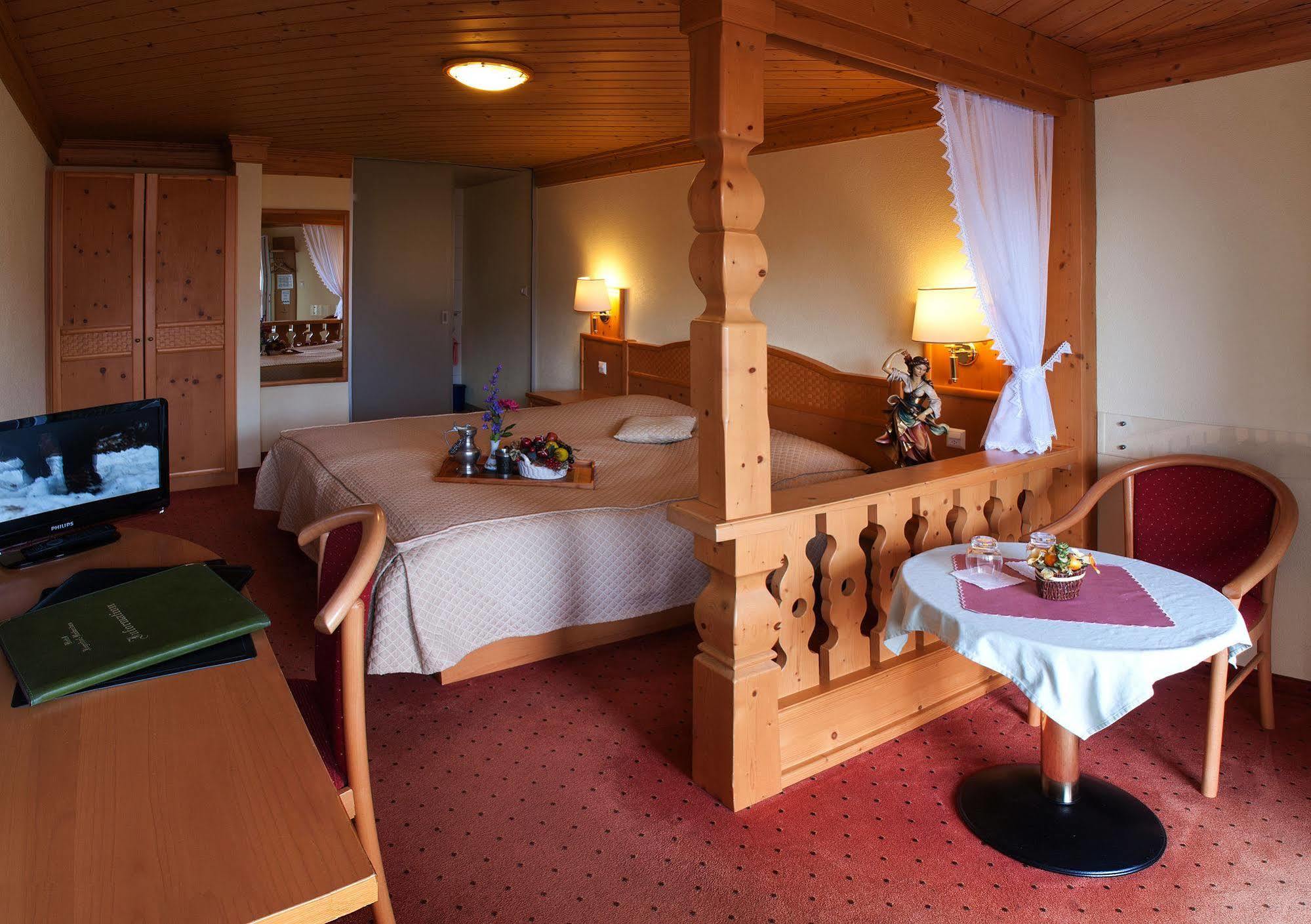 Seehotel Boutique Jaegerhof-Hubertus Faulensee Exteriör bild