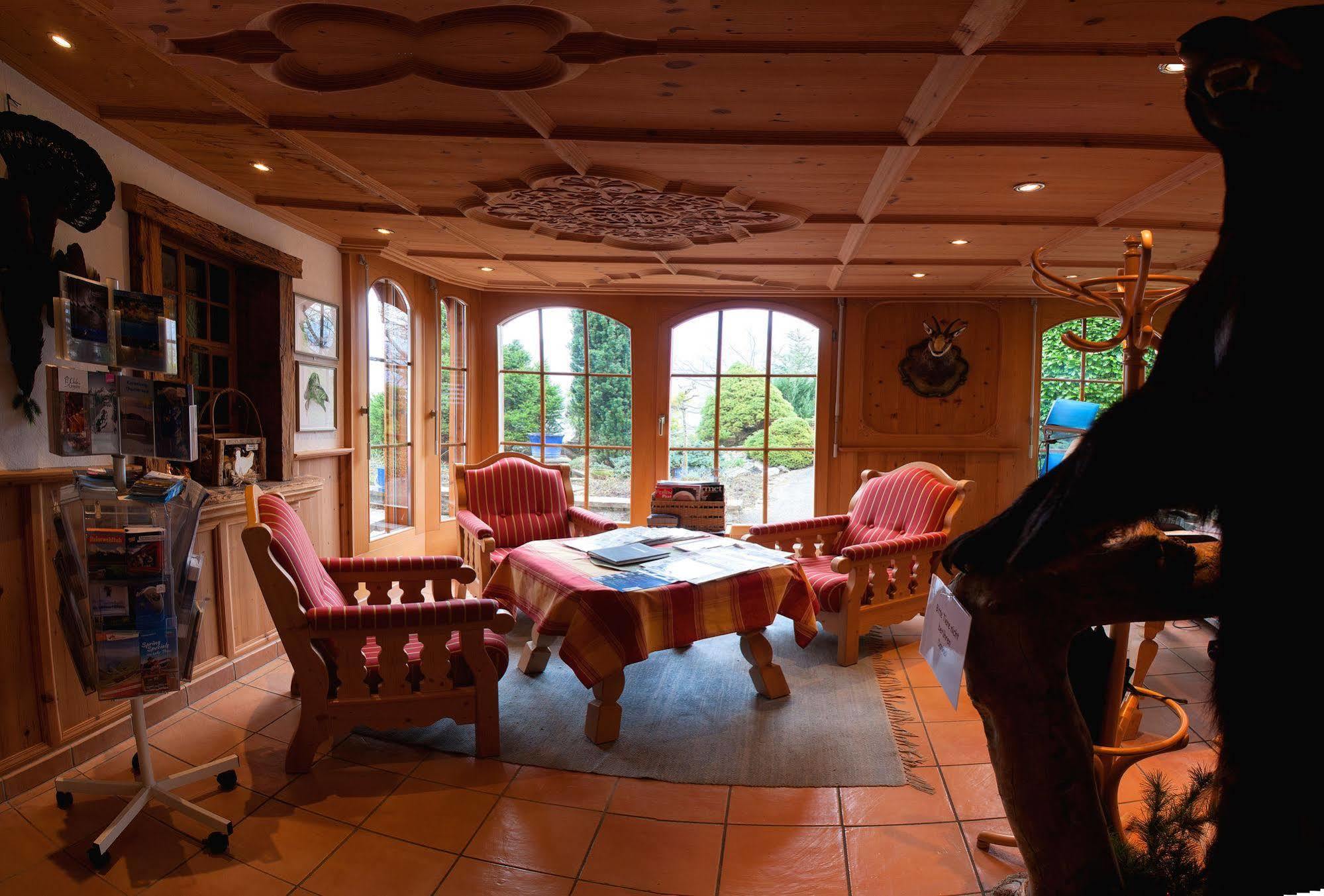 Seehotel Boutique Jaegerhof-Hubertus Faulensee Exteriör bild