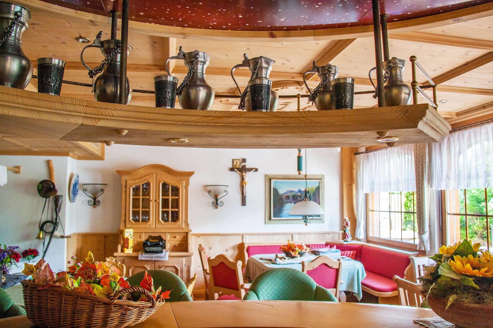 Seehotel Boutique Jaegerhof-Hubertus Faulensee Exteriör bild